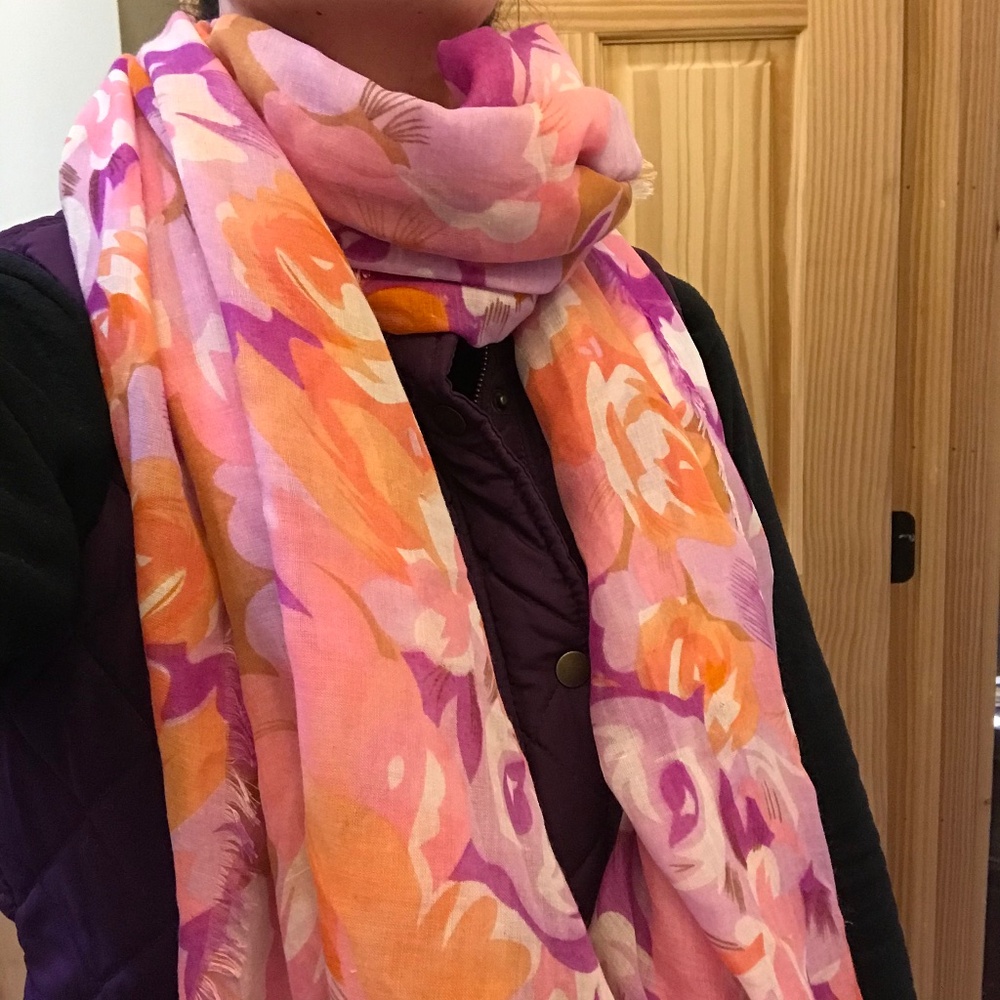 🎃Beautiful, Full, Floral Scarf/Wrap With Small Fringe
